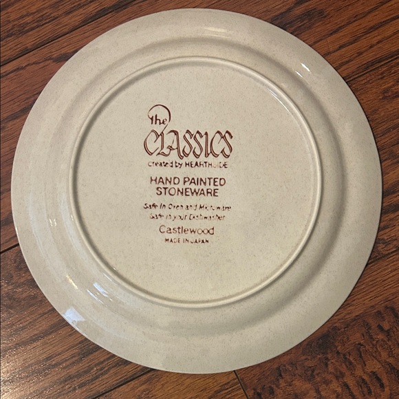 Vgt Hearthside Castlewood dinner plates. Hand painted stoneware Japan. - Picture 9 of 11